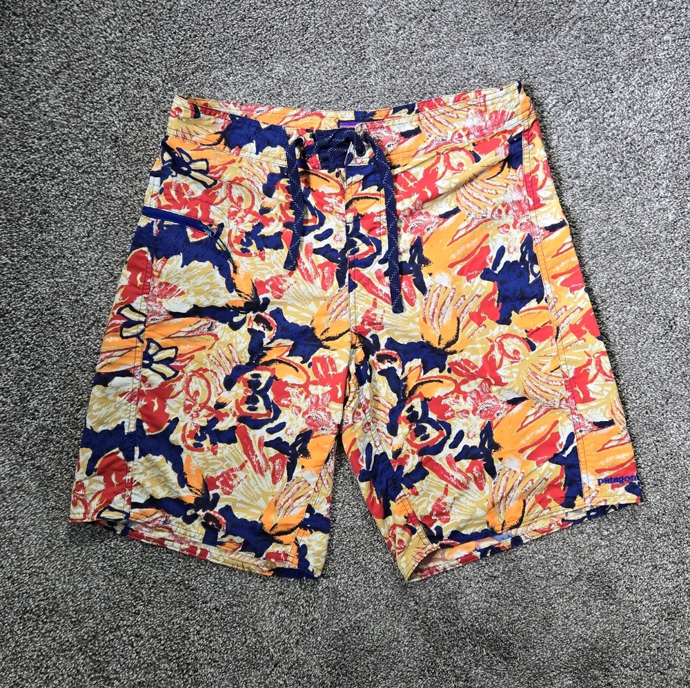 LIKE NEW Patagonia Men's Wavefarer Board Shorts